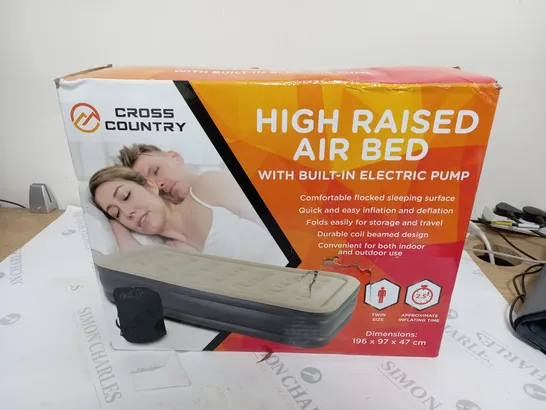 BOXED CROSS COUNTRY HIGH RAISED AIR BED WITH PUMP