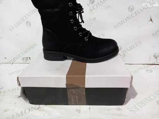 BOXED PAIR OF LADY GLORY FAUX FUR LINED BOOTS IN BLACK EU SIZE 37