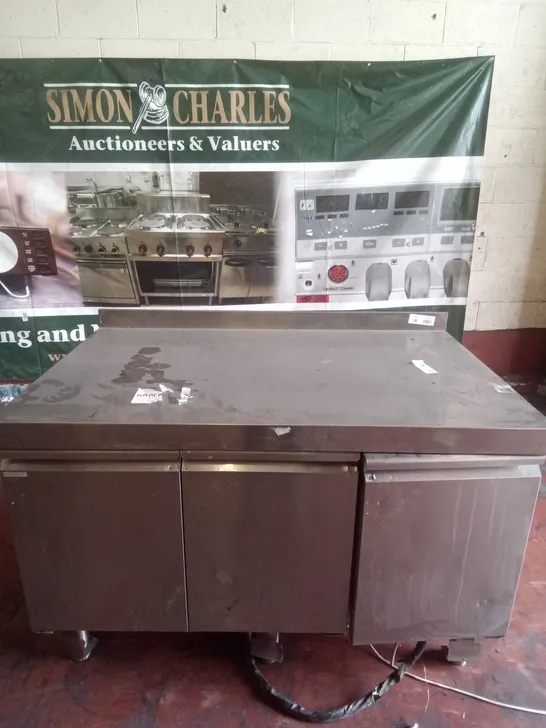 COMMERCIAL FOOD PREP STATION WITH UNDERCOUNTER FRIDGES