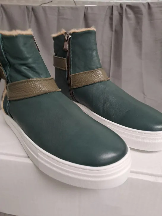 BOXED PAIR OF ADESSO HEATHER LEATHER TRAINERS IN GREEN SIZE 7