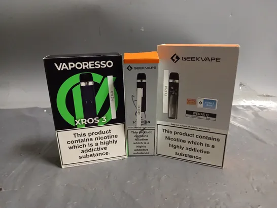 APPROXIMATELY 16 VAPES & E-CIGARETTES TO INCLUDE GEEKVAPE WENAX Q, VAPORESSO XROS 3, GEEKVAPE SONDER Q, ETC