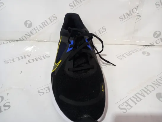 PAIR OF NIKE TRAINERS IN BLACK/YELLOW/BLUE UK SIZE 8