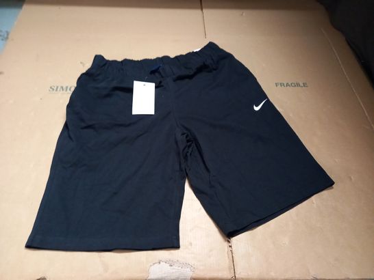 NIKE STANDARD FIT BLACK SHORTS - L