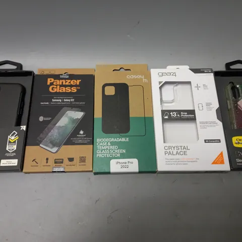 BOX OF APPROX 25 ASSORTED PHONE ITEMS TO INCLUDE - CASEYM BLACK CASE - GEAR4 CRYSTAL CASE S21+ 5G - OTTER SYMMETRY CASE ETC
