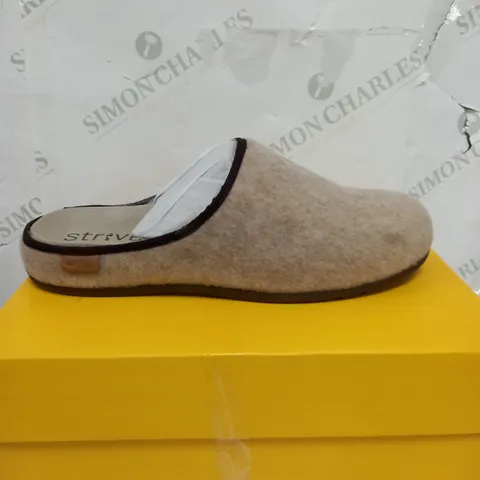 STRIVE SLIPPERS IN OAT - SIZE 8 