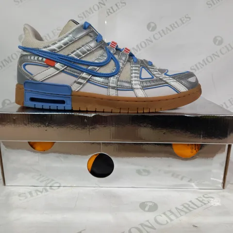 BOXED PAIR OF NIKE AIR RUBBER DUNK SHOES IN WHITE/SILVER/BLUE UK SIZE 9