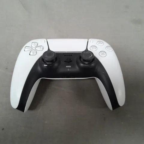 PLAYSTATION 5 CONTROLLER