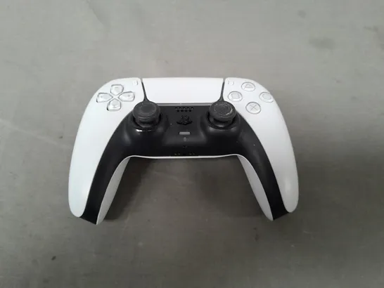 PLAYSTATION 5 CONTROLLER