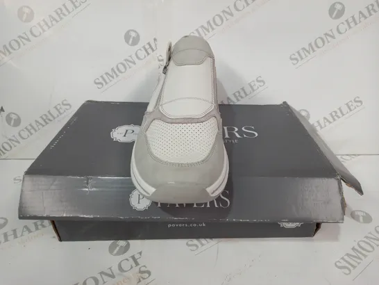 BOXED PAIR OF PAVERS RELIFE SHOES IN WHITE/GREY SIZE 6