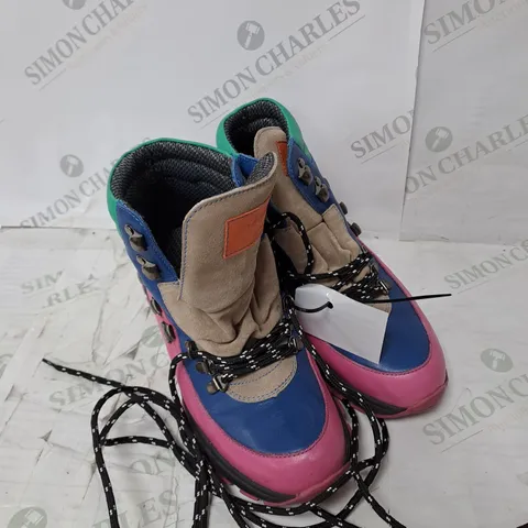 UNBOXED ADESSO RAINE WATERPROOF BOOTS, COLOURFUL - SIZE 7