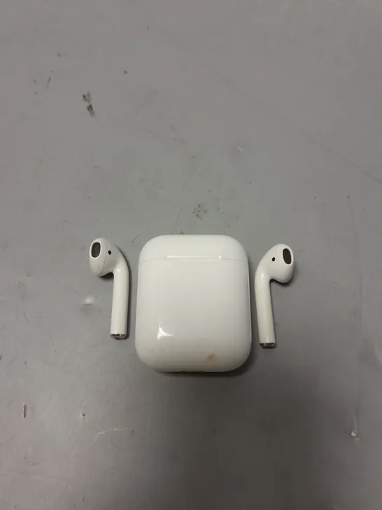 APPLE AIR PODS 