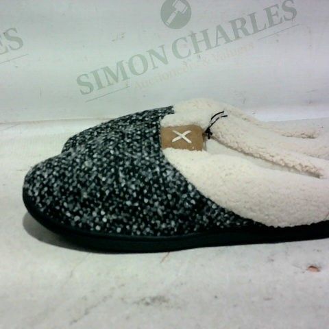 PAIR OF VERA COSY SLIPPERS (BLACK-WHITE PATTERN, FLUFFY MATERIAL), SIZE 7-8 UK (40-41 EU)