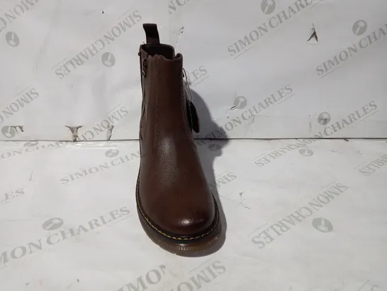 BOXED PAIR OF WESTLAND ZIP UP ANKLE BOOTS IN BROWN EU SIZE 40