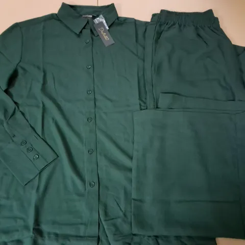 LOT OF APPROXIMATELY 28 BRAND NEW SHIRT PAJAMA SETS IN GREEN - ONE SIZE