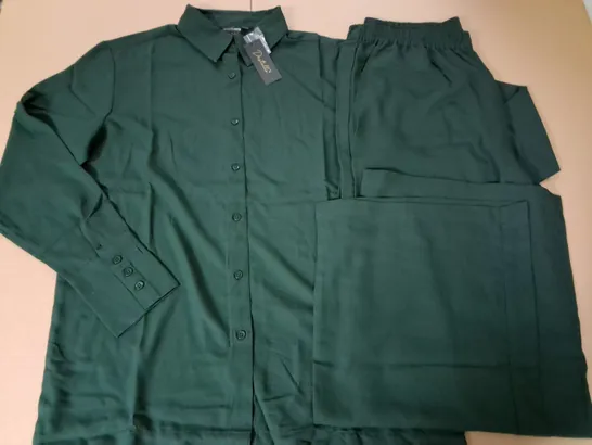 LOT OF APPROXIMATELY 28 BRAND NEW SHIRT PAJAMA SETS IN GREEN - ONE SIZE