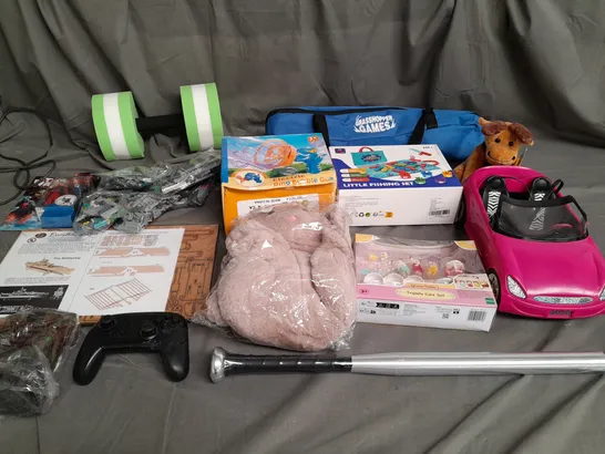 BOX OF APPROX 15 ASSORTED TOYS AND GAMES TO INCLUDE - NINTENDO CONTROLLER, BARBIE CAR, AND LITTLE FISHING SET ETC. 