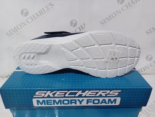 BOXED PAIR OF SKECHERS DYNAMIGHT 2 TRAINERS IN NAVY/PINK - 5