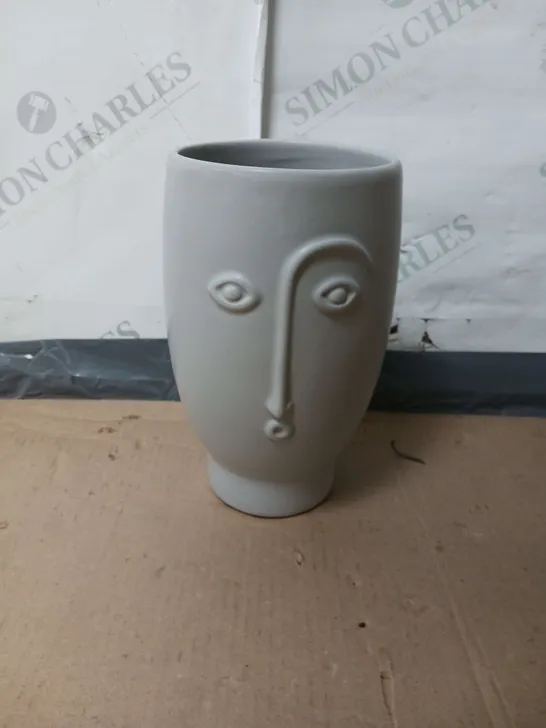 SASS AND BELLE FACE VASE 