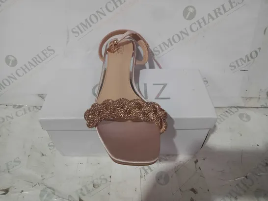 BOXED PAIR OF QUIZ OPEN TOE FLAT SANDALS IN ROSE GOLD COLOUR W. JEWEL EFFECT EU SIZE 40