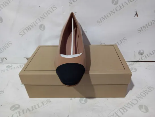 BOXED PAIR OF LAOUCHE SLIP-ON HEELS IN NUDE COLOUR EU SIZE 40