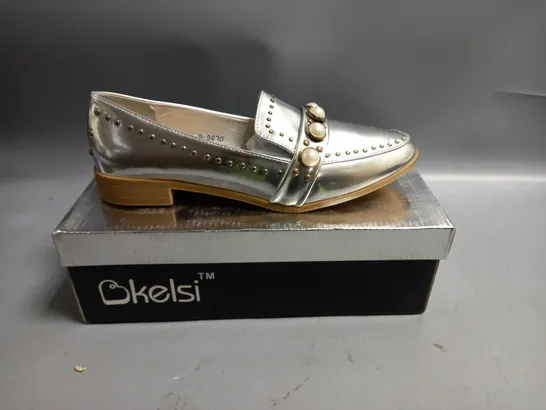 BOXED KELSI LADIES FLAT SHOES SILVER WITH BEADING DETAIL. SIZE 6