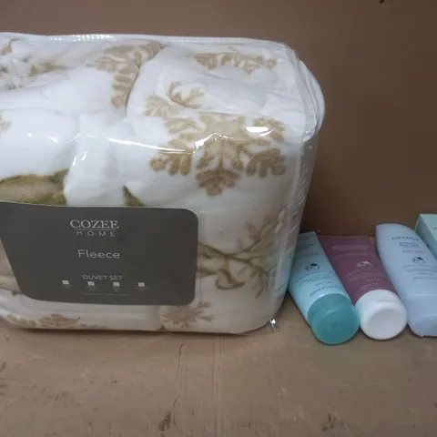 BOX OF APPROXIMATELY 10 ASSORTED ITEMS TO INCLUDE - LIZ EARLE PRODUCTS , HAND WASH , COZZE HOME FLEECE , ETC 