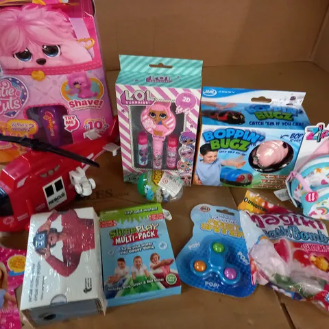 LOT OF ASSORTED TOYS TO INCLUDE CUTIE CUTS AND BOPPIN BUGZ