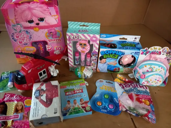 LOT OF ASSORTED TOYS TO INCLUDE CUTIE CUTS AND BOPPIN BUGZ