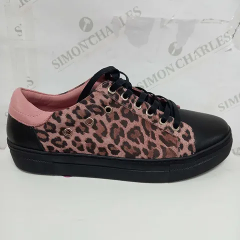 BOXED PAIR OF ADESSO PINK ANIMLA PRINT TRAINERS SIZE 7