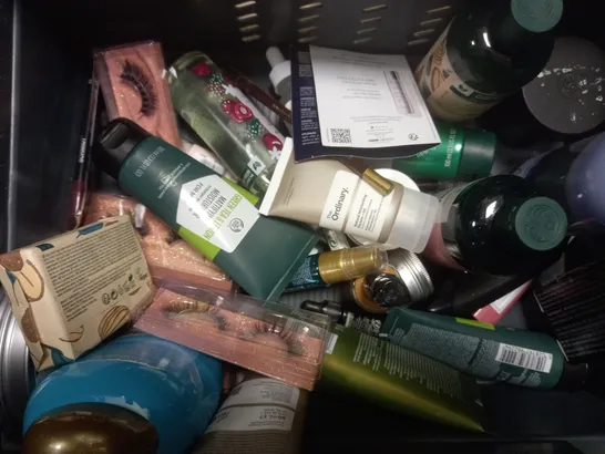 BOX OF ASSORTED COSMETIC ITEMS TOO INCLUDE SHAVERS , CREAMS AND SHAMPOOS 