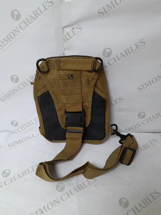 HIKING BOTTLE BAG IN OLIVE GREEN