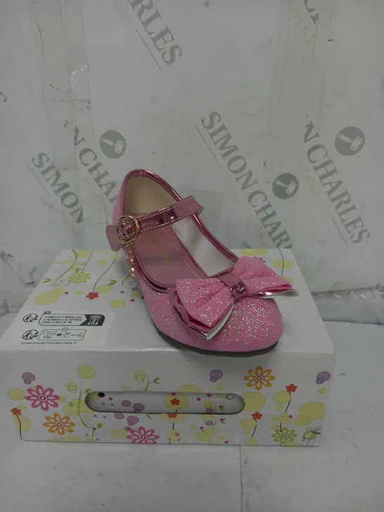 BOXED PAIR OF GIRS GLITTER BOW KITTEN HEEL SHOES IN PINK SIZE CHILD 29