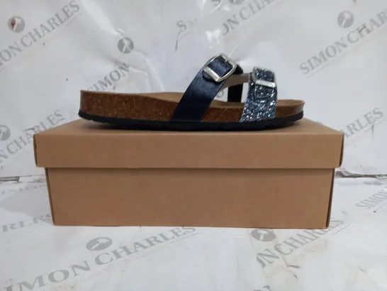 BOXED PAIR OF BONOVA SANDALS BLACK GLITTER SIZE 6