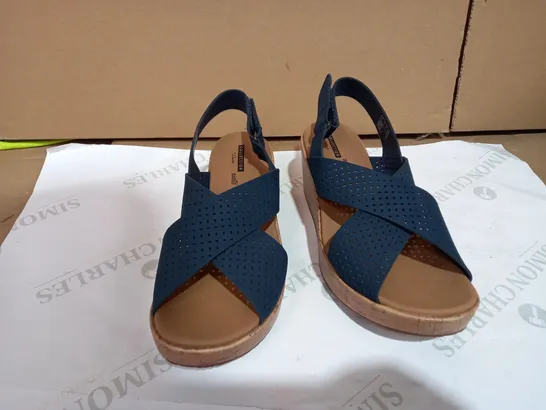 CLARKS LASER CUT LEATHER WEDGE SANDAL STANDARD FIT NAVY - UK SIZE 6