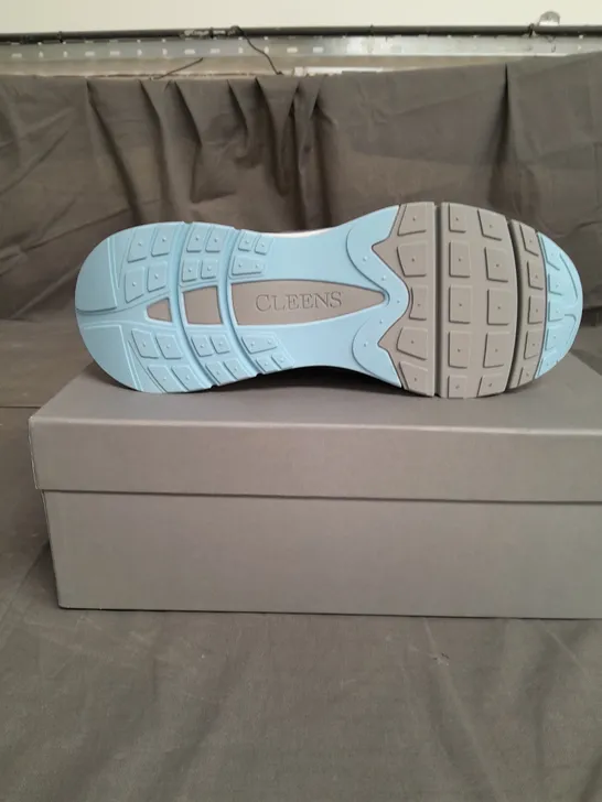 BOXED PAIR OF CLEENS AERO RUNNERS SIZE 10