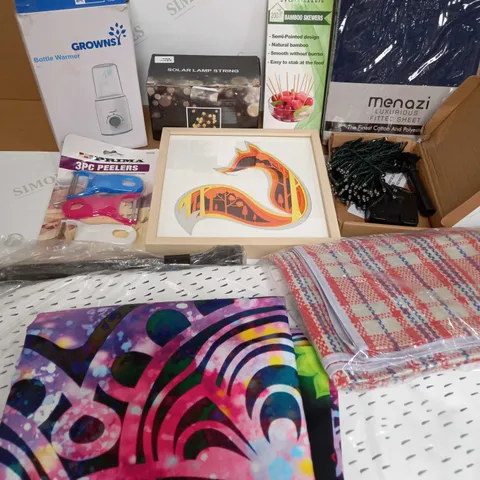 LOT OF APPROX 10 ASSORTED HOUSEHOLD ITEMS TO INCLUDE PEELERS, GROWNSY BOTTLE WARMER, FITTED SHEET, ETC 