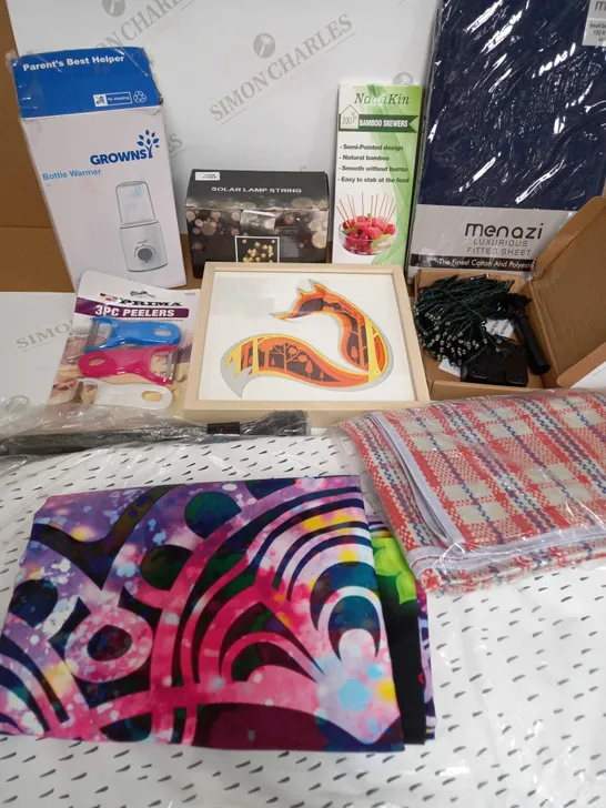 LOT OF APPROX 10 ASSORTED HOUSEHOLD ITEMS TO INCLUDE PEELERS, GROWNSY BOTTLE WARMER, FITTED SHEET, ETC 