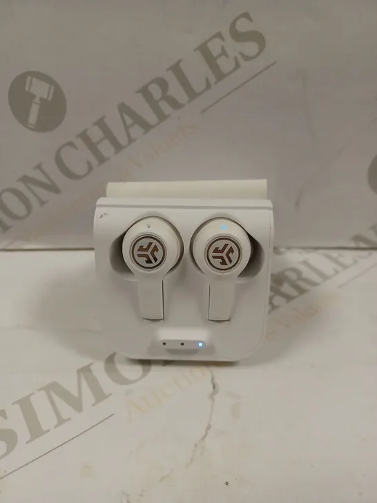 JLAB WIRELESS EARBUDS IN WHITE WITH GREY CHARGING CASE