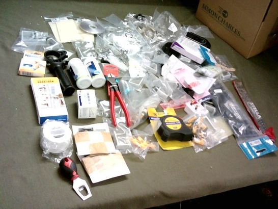 SMALL BOX OF ASSORTED ITEMS INCLUDING PORTABLE DOOR LOCK, TAPE MEASURE, CUTTING PLIERS 