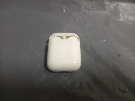 APPLE AIR PODS FIRST GENERATION IN WHITE 