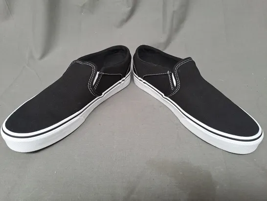 BOXED PAIR OF VANS SLIP-ON CANVAS SHOES IN BLACK UK SIZE 7