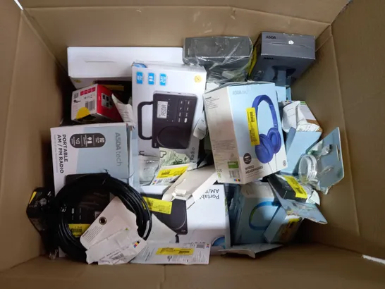 BOX OF APPROX 30 ASSORTED ITEMS TO INCLUDE - HALO SELFIE STICK - PORTABLE AM/FM RADIO - HAMA FM FRANSMITTER ECT 