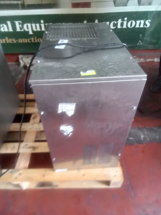 ICE MAKER ICS700 