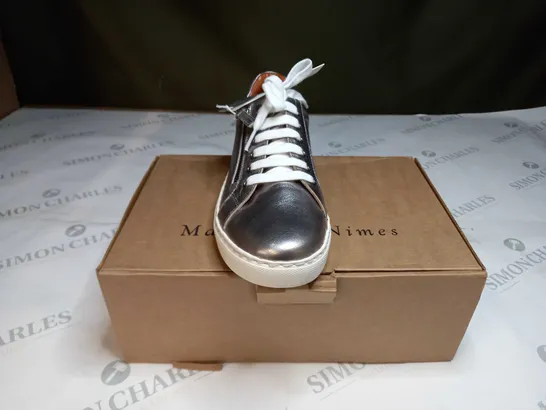 BOXED PAIR OF MAISON DE NIMES LEATHER ZIP SIDE TRAINERS IN PEWTER - SIZE 6