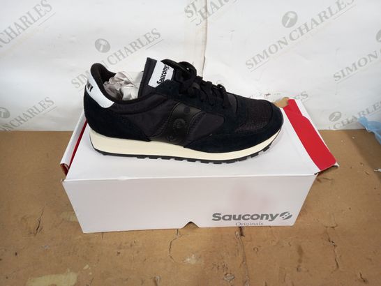 BOXED PAIR OF SAUCONT BLACK TRAINERS SIZE 7