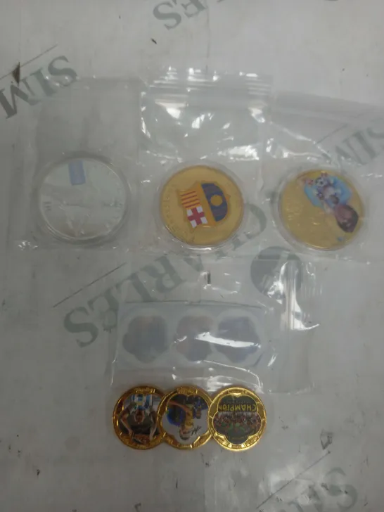 5 X ASSORTED COLLCTORS COINS TO INCLUDE MESSI, PELE, MARADONA ETC