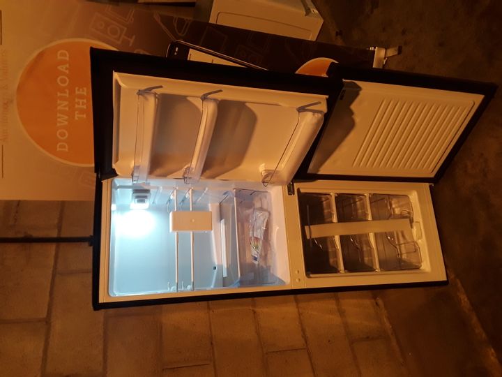 sr8180b 48cm wide fridge freezer black