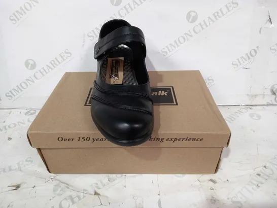 BOXED PAIR OF CUSHION-WALK SHOES IN BLACK UK SIZE 6