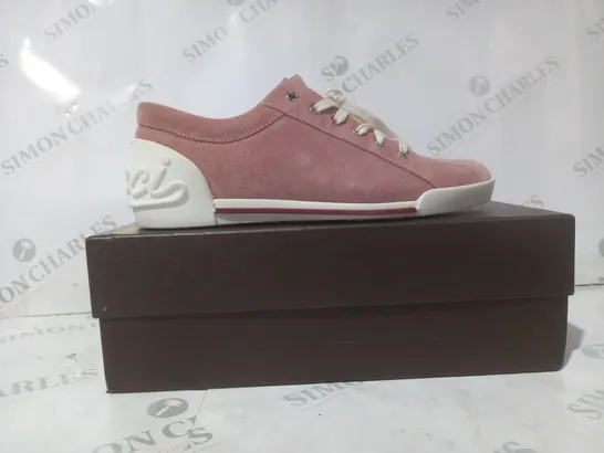 BOXED PAIR OF GUCCI SHOES IN PINK EU SIZE 38