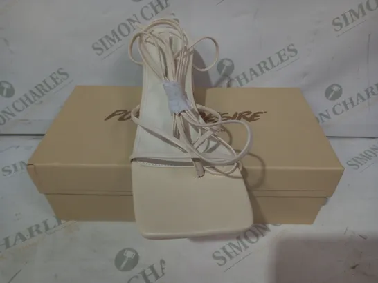 BOXED PAIR OF PUBLIC DESIRE BLOCK HEEL STRAPPY SANDALS IN CREAM SIZE 7